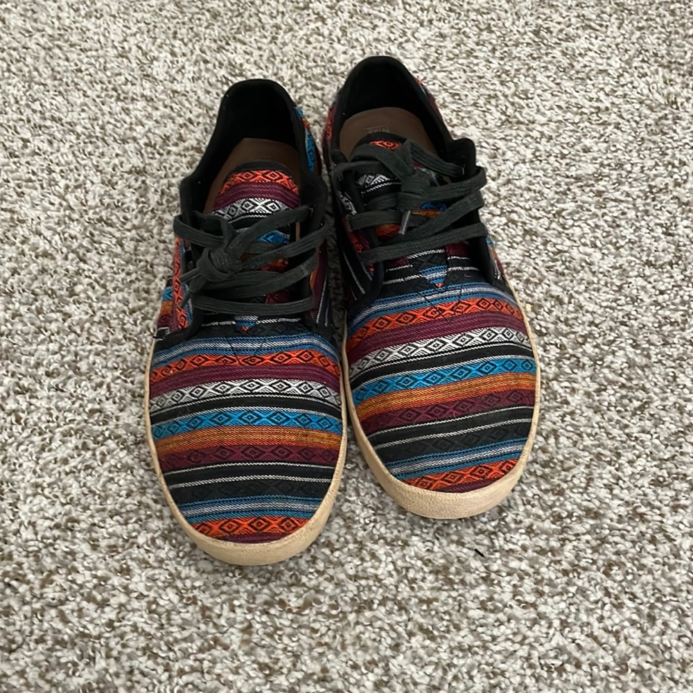 TOM’s tribal print shoes